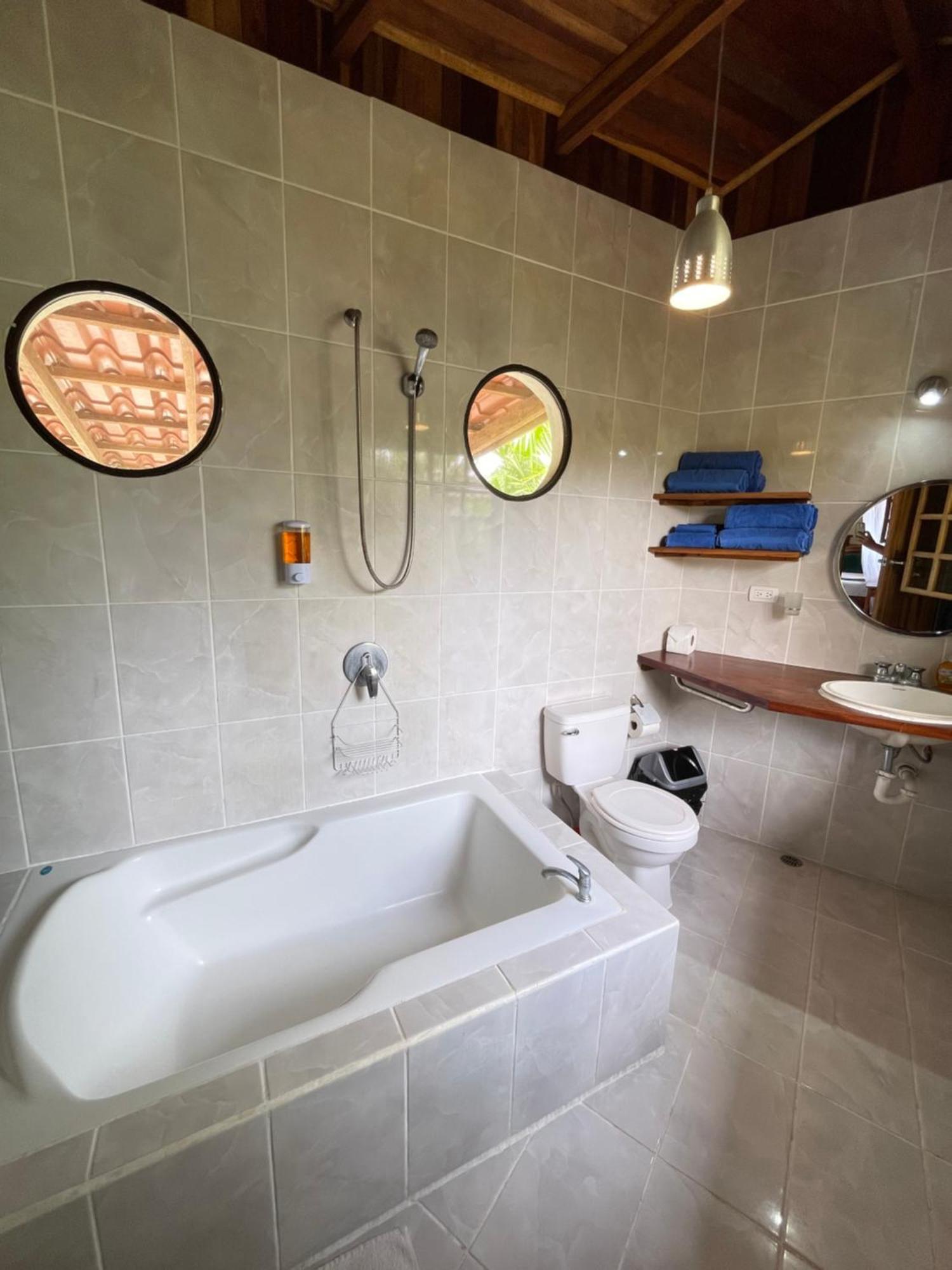Pangea Lodge Tropical Vibe Home With Shared Pool Мансанільйо Екстер'єр фото